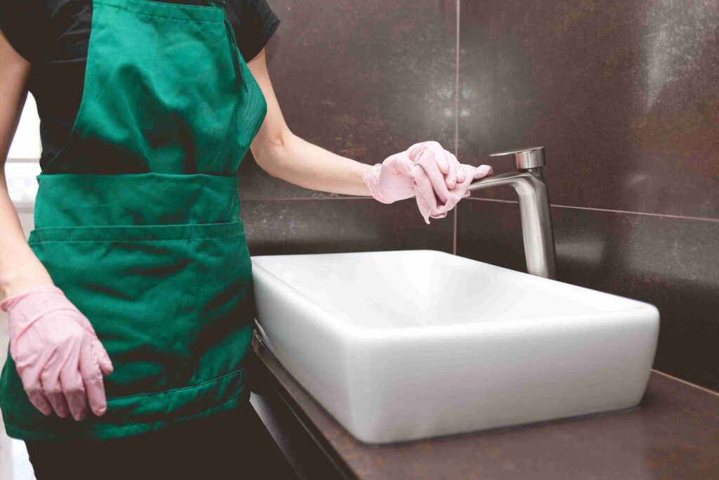 commercial bathroom cleaning service